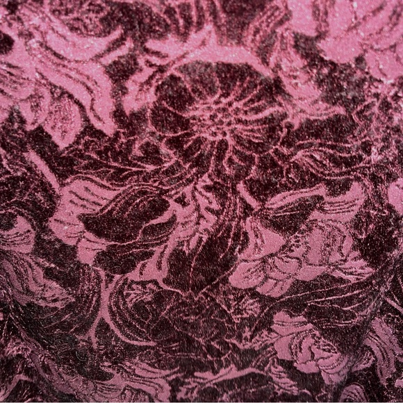 Ann Taylor Factory top, crushed velvet look, burgundy with floral pattern - Picture 6 of 9